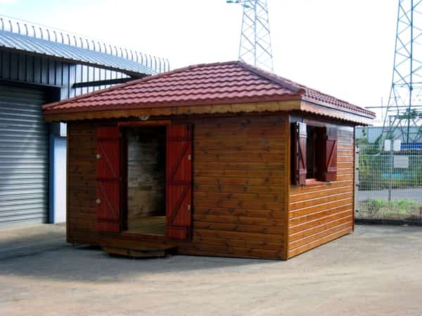 vente bungalow en bois en Guadeloupe - Constructeur bungalow rouge